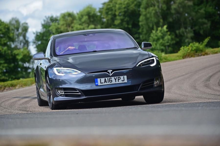  Tesla Model S P90D 2016 года  (UK) (фото 13 из 14)
